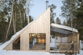 Woodsy Modern Micro-Shelter in Québec with Timeless Triangular Charm