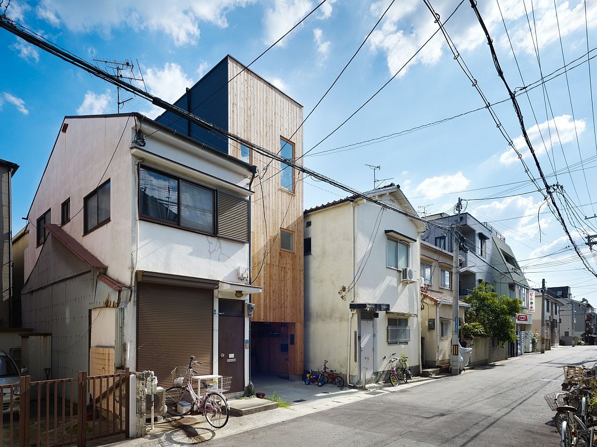 Busy urban setting of Nada holds a smart, space-savvy tiny house