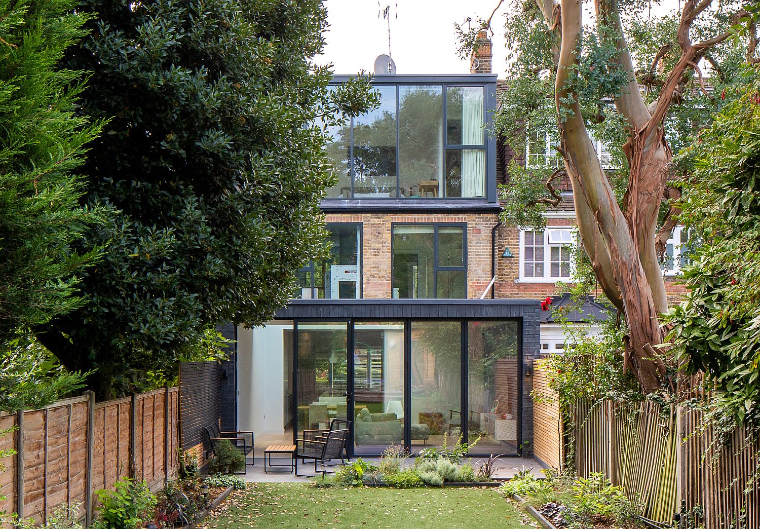Contemporary-multi-level-rear-extension-to-Canonbury-House-in-London