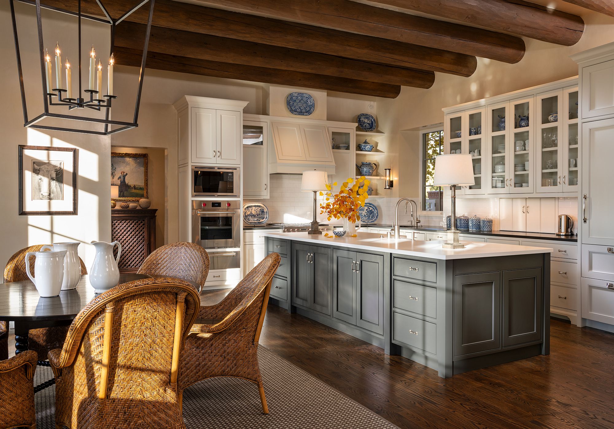 Eat-in-kitchen-of-the-main-house-is-a-showstopper