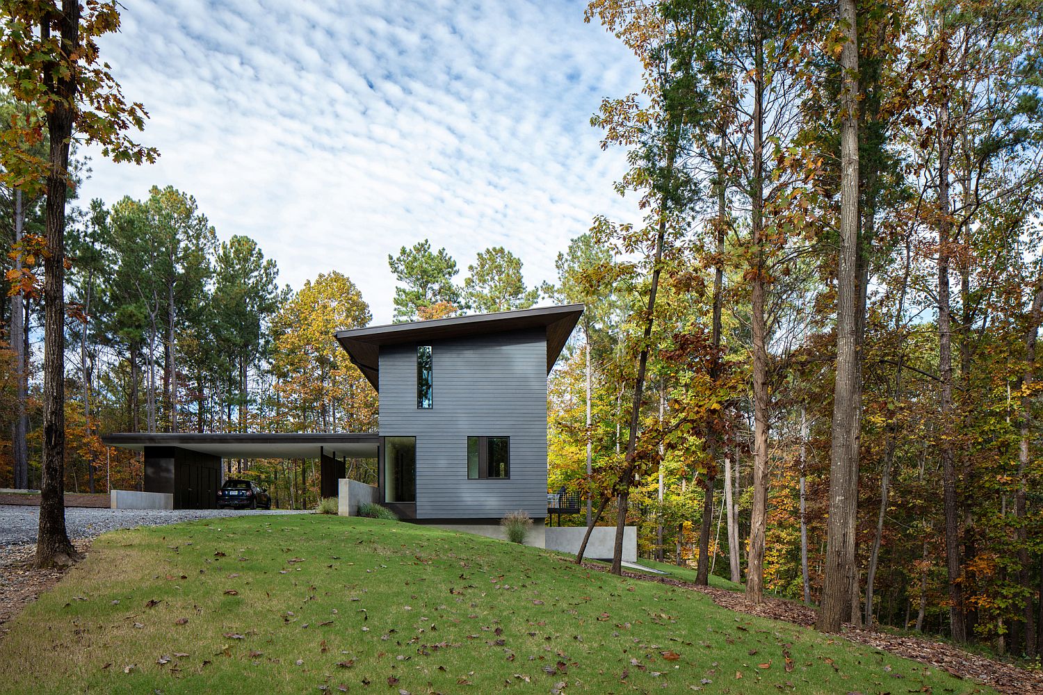 Gray-and-white-exterior-of-the-house-gives-it-a-modern-appeal