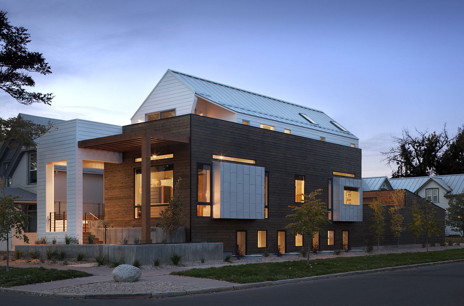 Modern-home-with-western-red-cedar-exterior