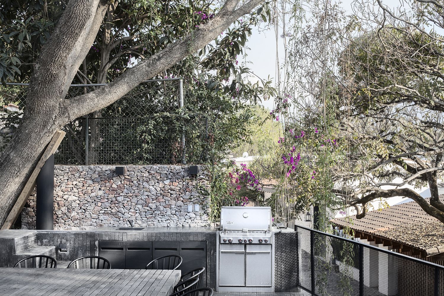 Outdoor-dining-zone-along-with-barbecue-space-at-the-La-Peria-Extension