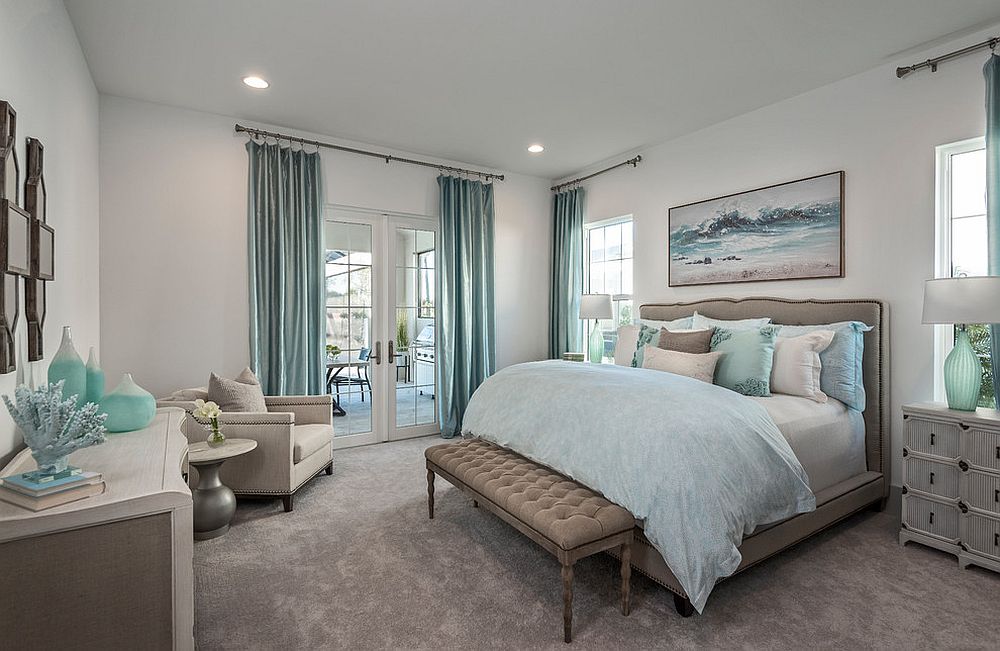 Relaxing beach style bedroom in white and light blue with the right accents