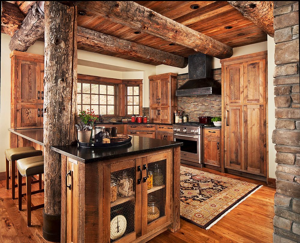 Rustic kitchen in wood with ceiling beam and black countertops