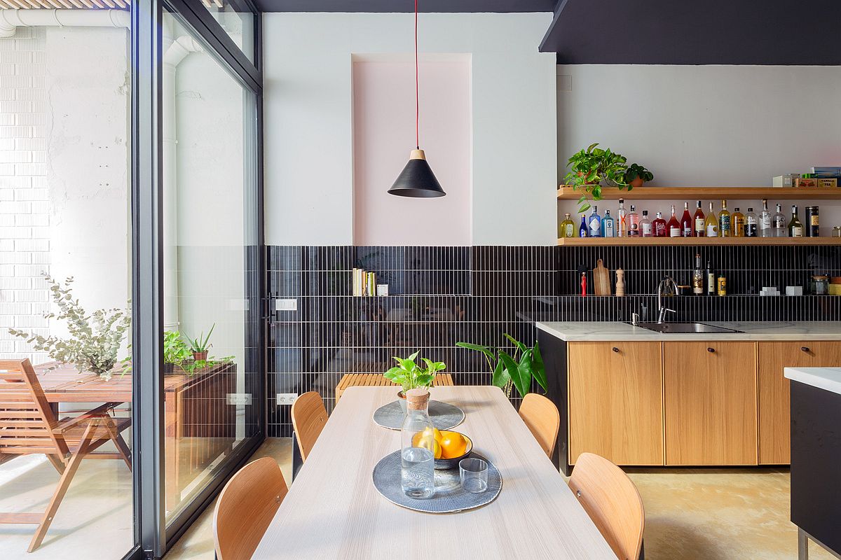 Sitting-and-dining-area-along-with-social-kitchen-for-the-office