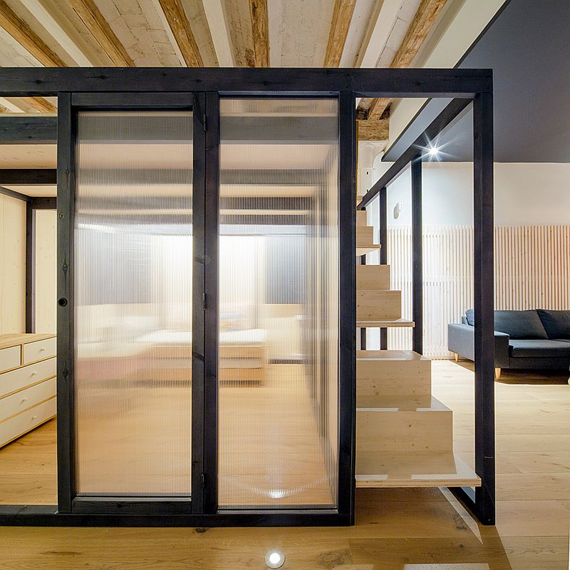 Sliding-glass-doors-and-wooden-structures-shape-the-interior-of-the-office