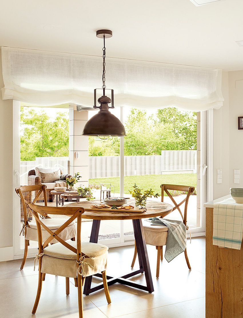 Use the rustic chic style with seasonal twists for a great dining room that stays relevant all year long