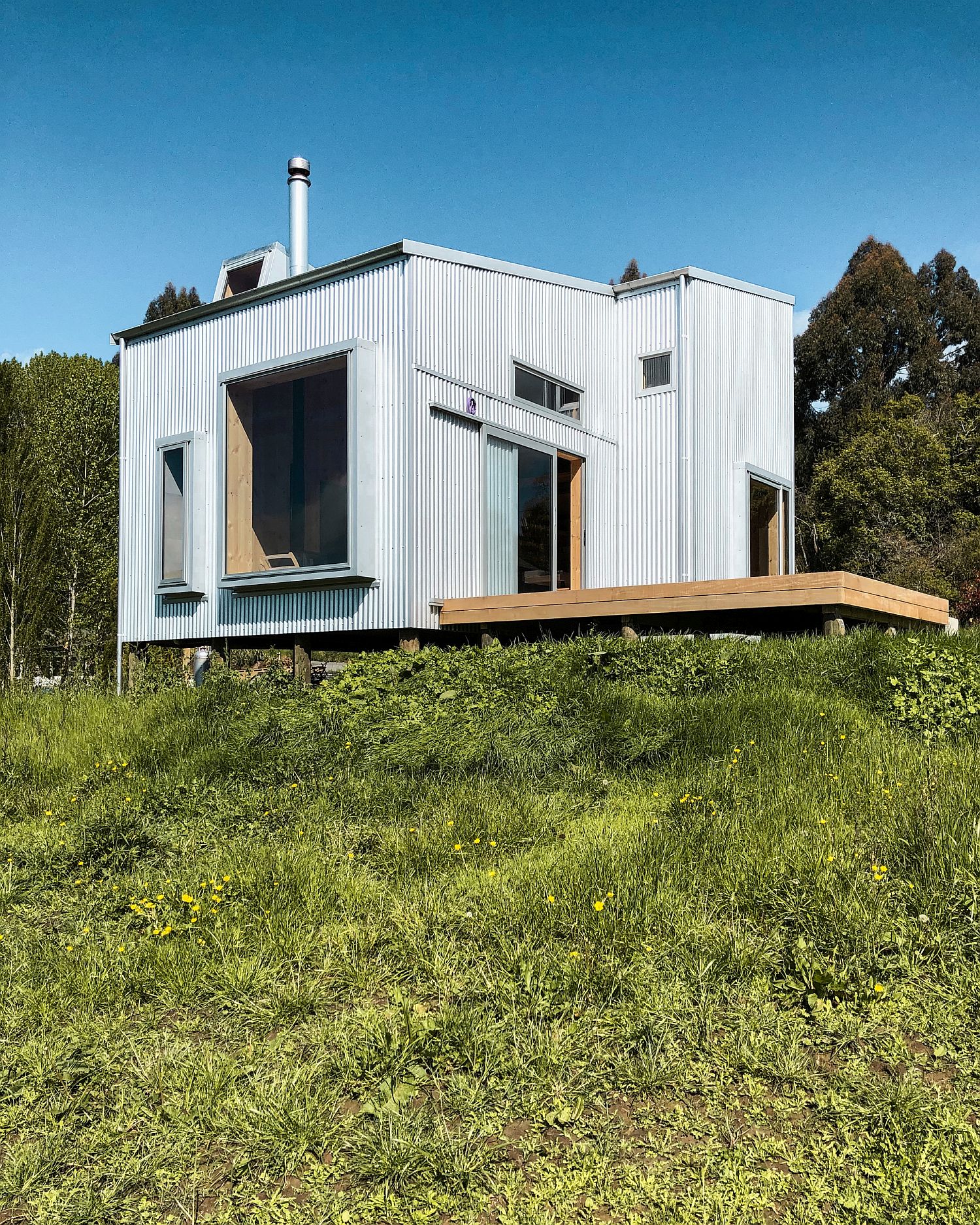 Cabin in the hills using prefab wooden panels leaves minimal carbon footprint