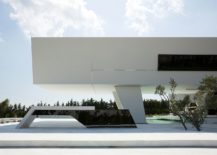 Cantilevered-structure-of-the-house-offers-natural-shade-217x155