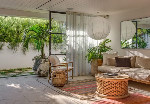 This Modern Beach Style Family Home Offers Fascinating Views of Sydney ...