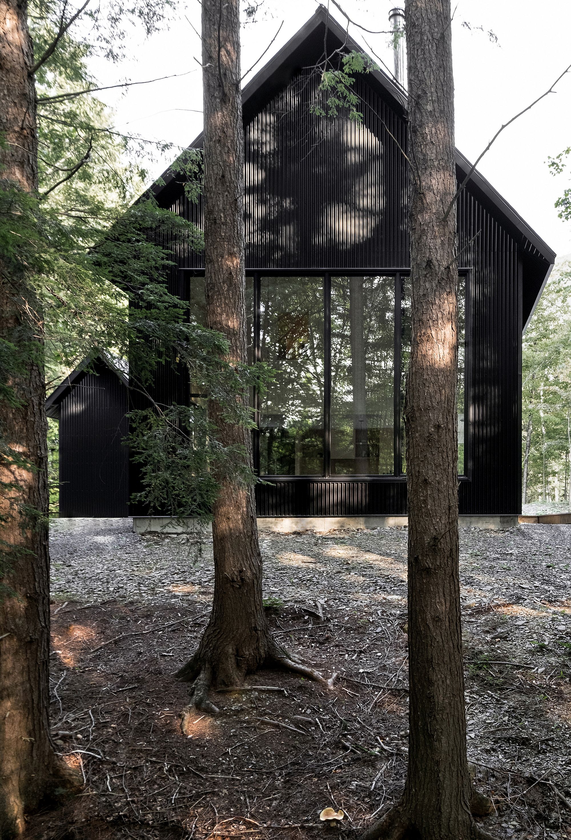 Dark exterior of the cabin allows it to blend in with the backdrop after sunset