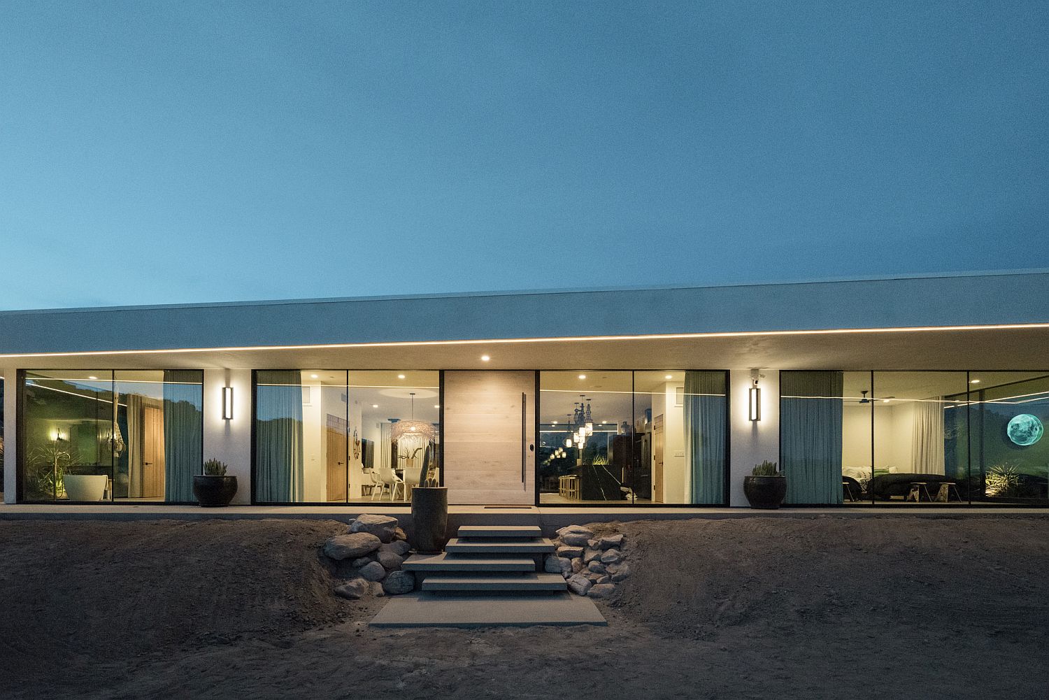 Gorgeous contemporary house in Yucca Valley is made of glass and boulders