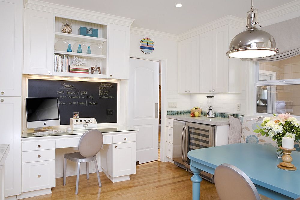 Home-office-in-the-kitchen-with-a-smart-chalkboard-section-to-write-down-everything-you-need