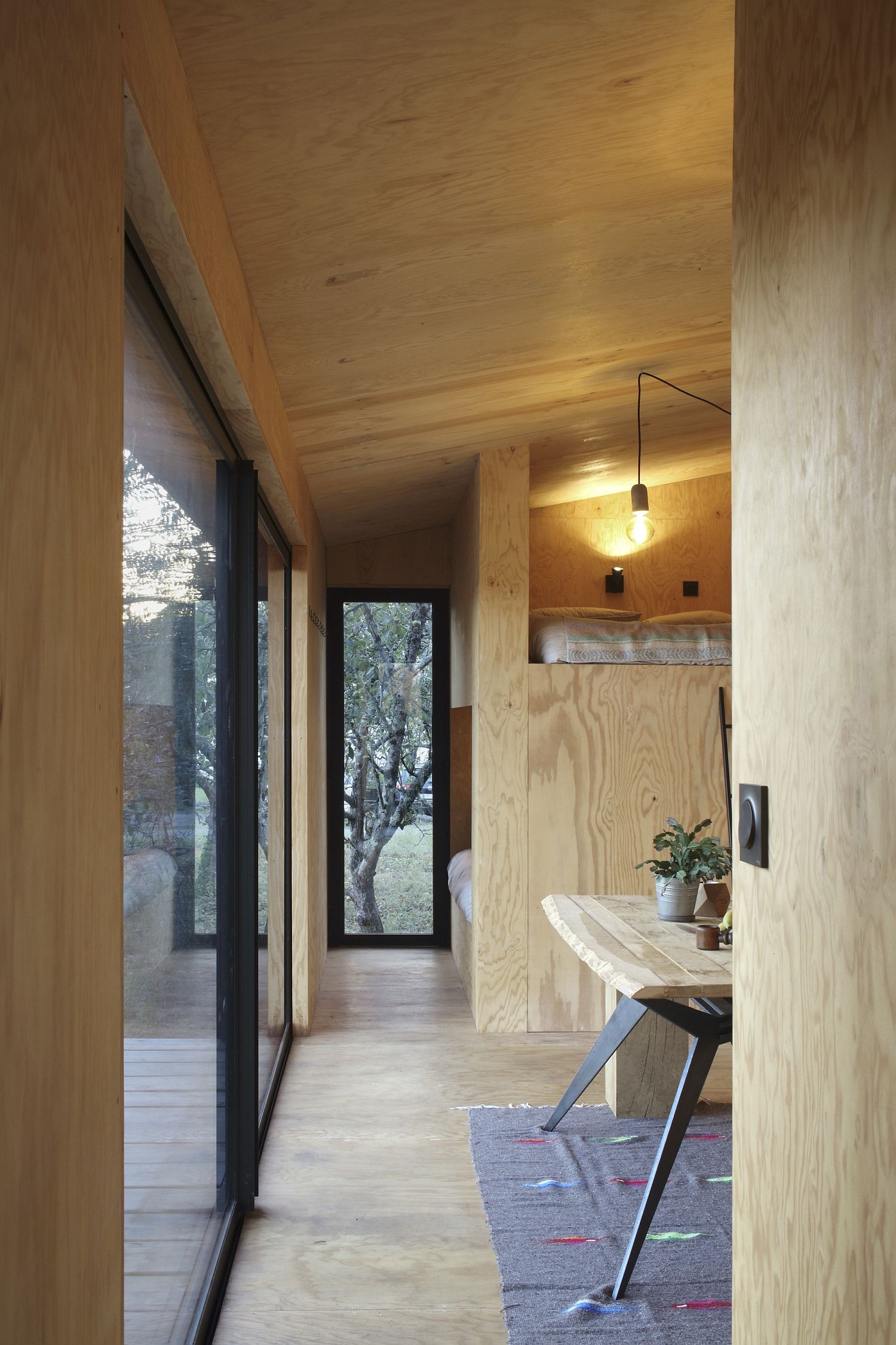 Lighting-inside-the-cabin-complements-natural-lighting