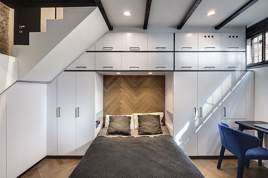 Master-bedroom-on-the-ground-level-with-bathroom-next-to-it