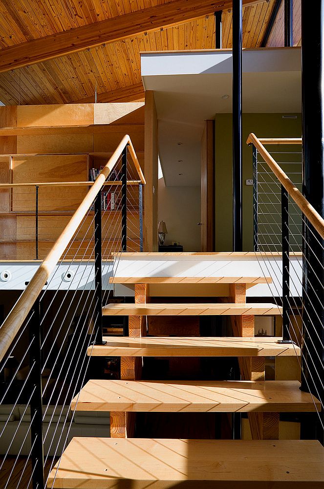 Staircase-leading-to-the-top-level-of-the-house