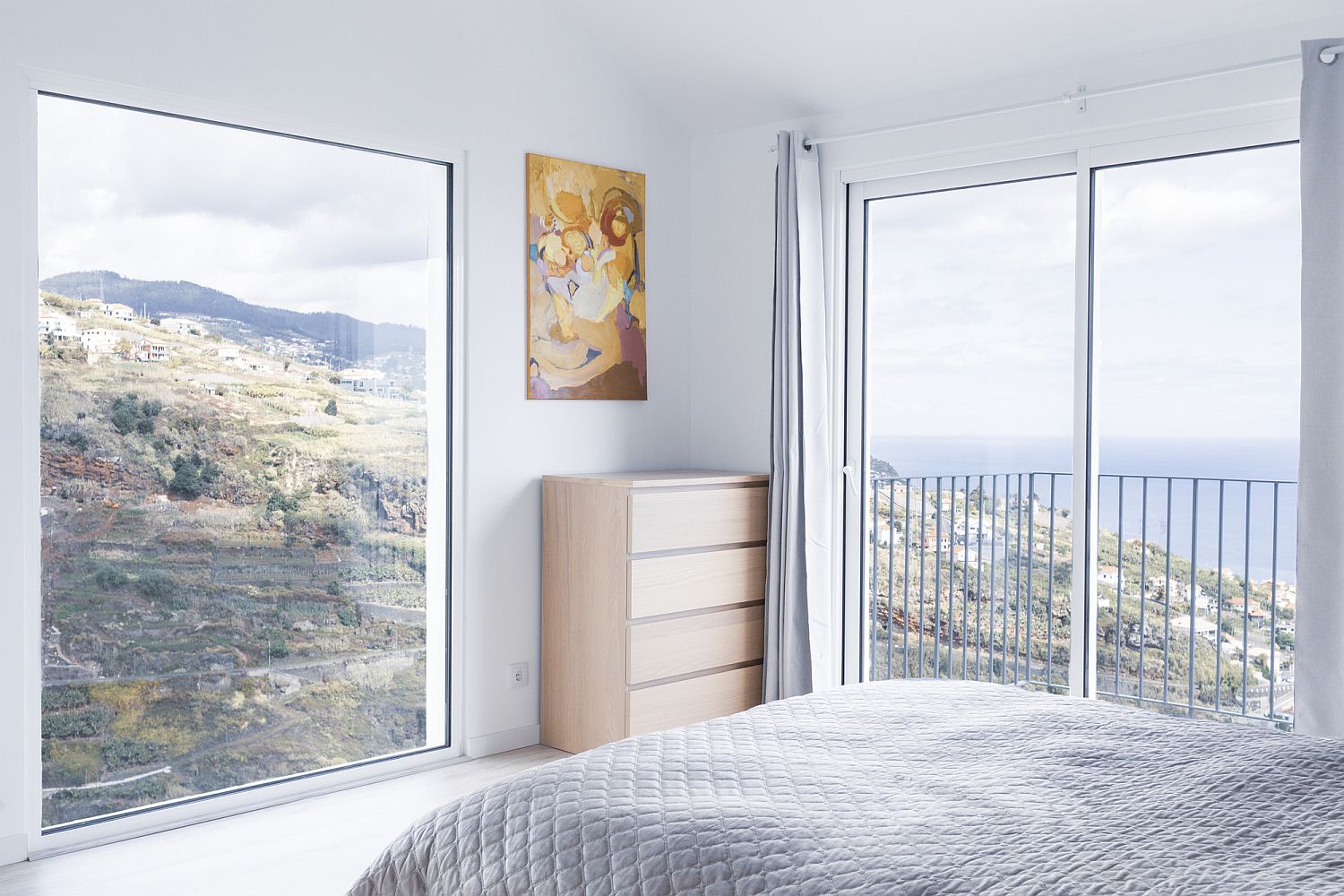 Stunning-view-of-the-sea-from-the-bedroom