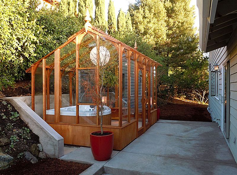 Awesome-hot-tub-solarium-crafted-at-home-is-a-showstopper-indeed