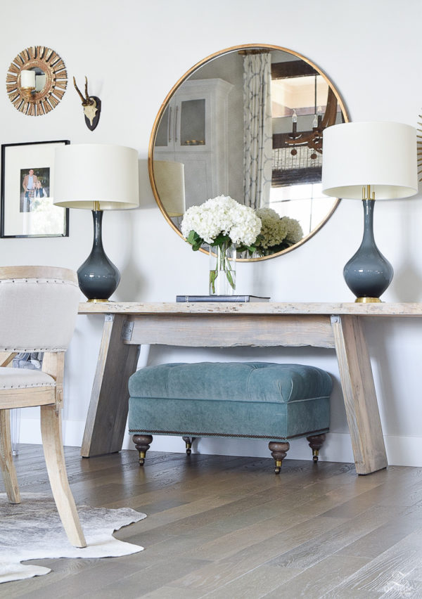 Tips for Decorating a Console Table in an Entryway - Decorizer