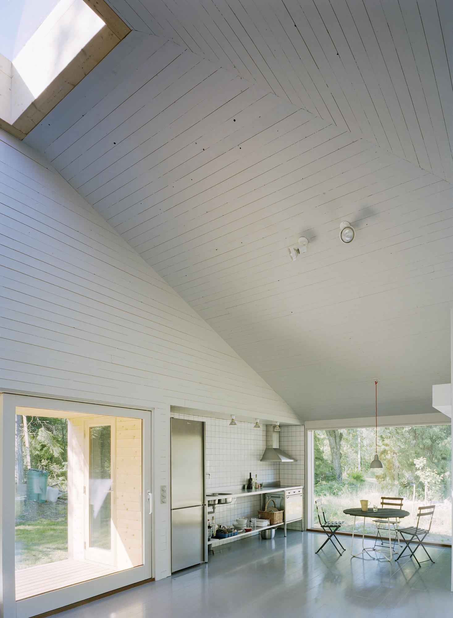 Dining area and kitchen in the corner save space with ease