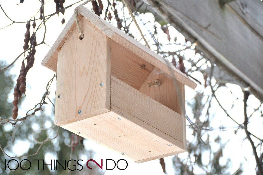 Easy-wooden-DIY-bird-feeder-that-costs-just-4