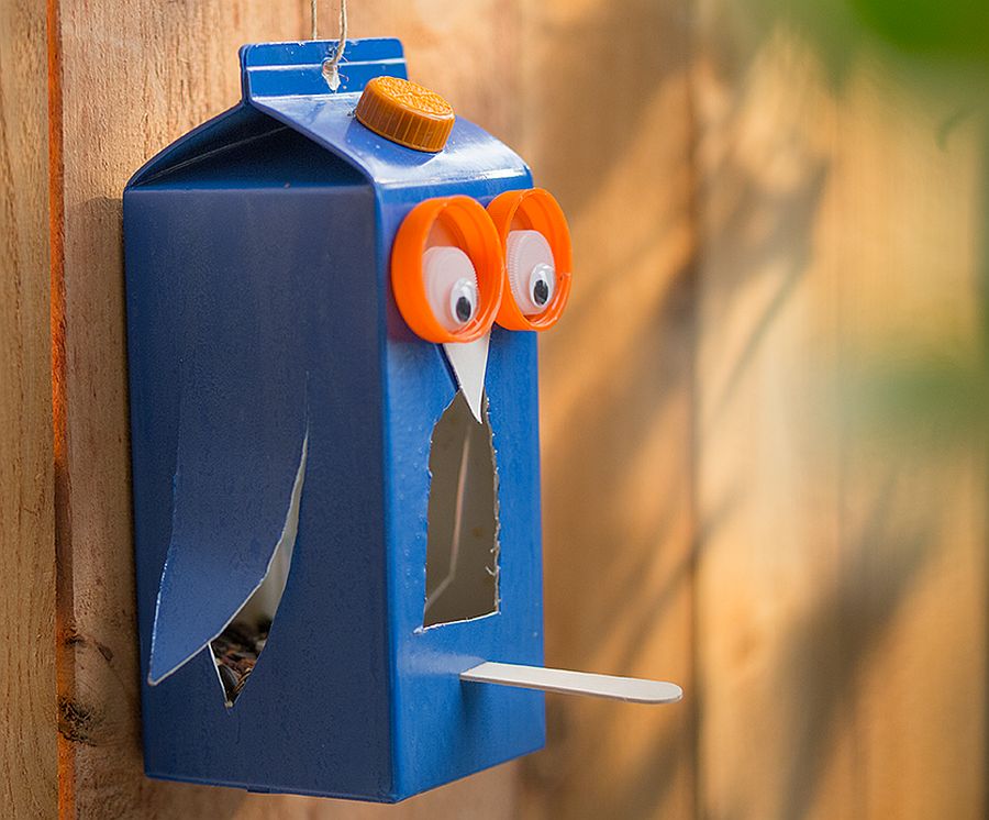 Kids' craft - DIY carton bird feeder