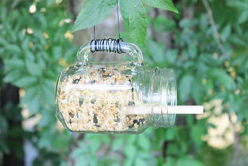 Mason jar DIY bird feeder from the country chic cottage