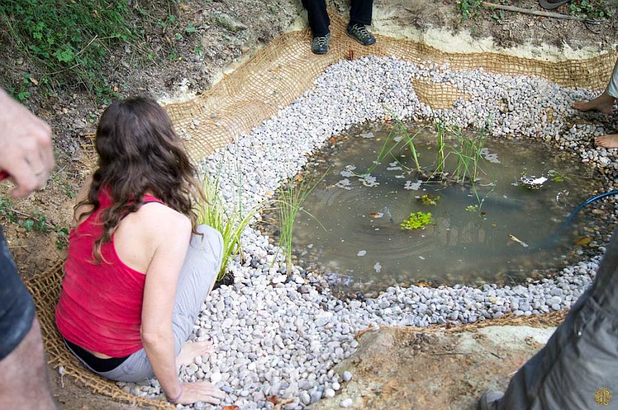 Natural pond with pebbles and a net is super-easy to craft