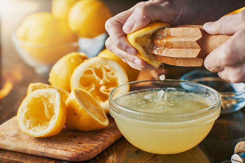 Spray some lemon juice to keeps ants away