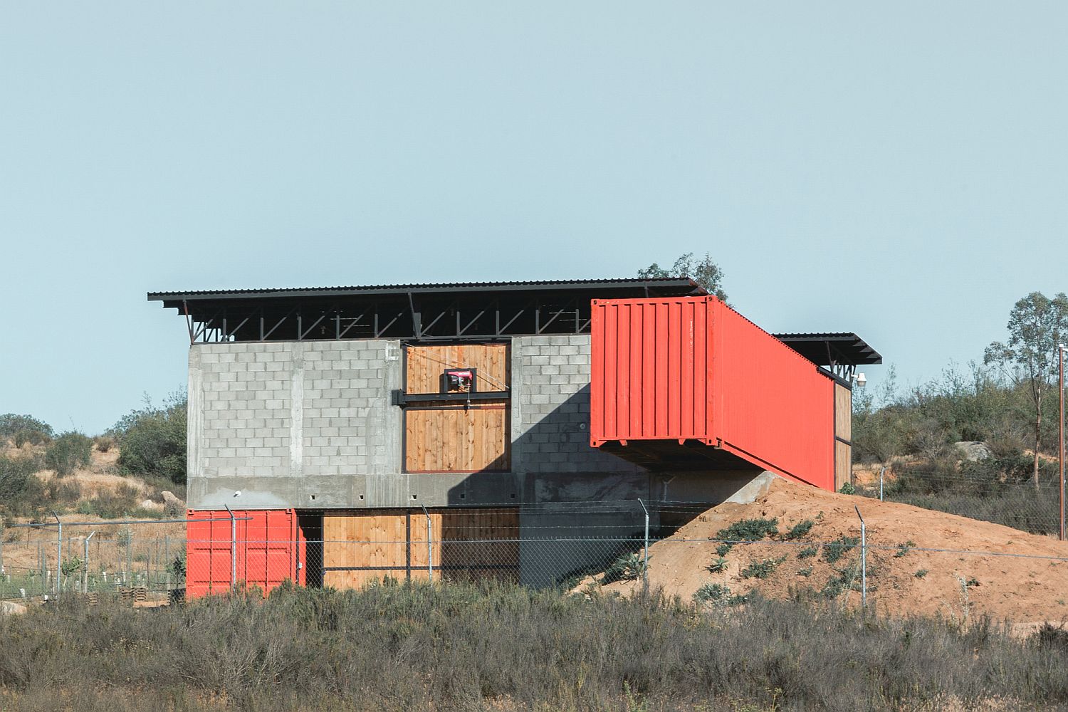 Various points of the landscape support the winery naturally