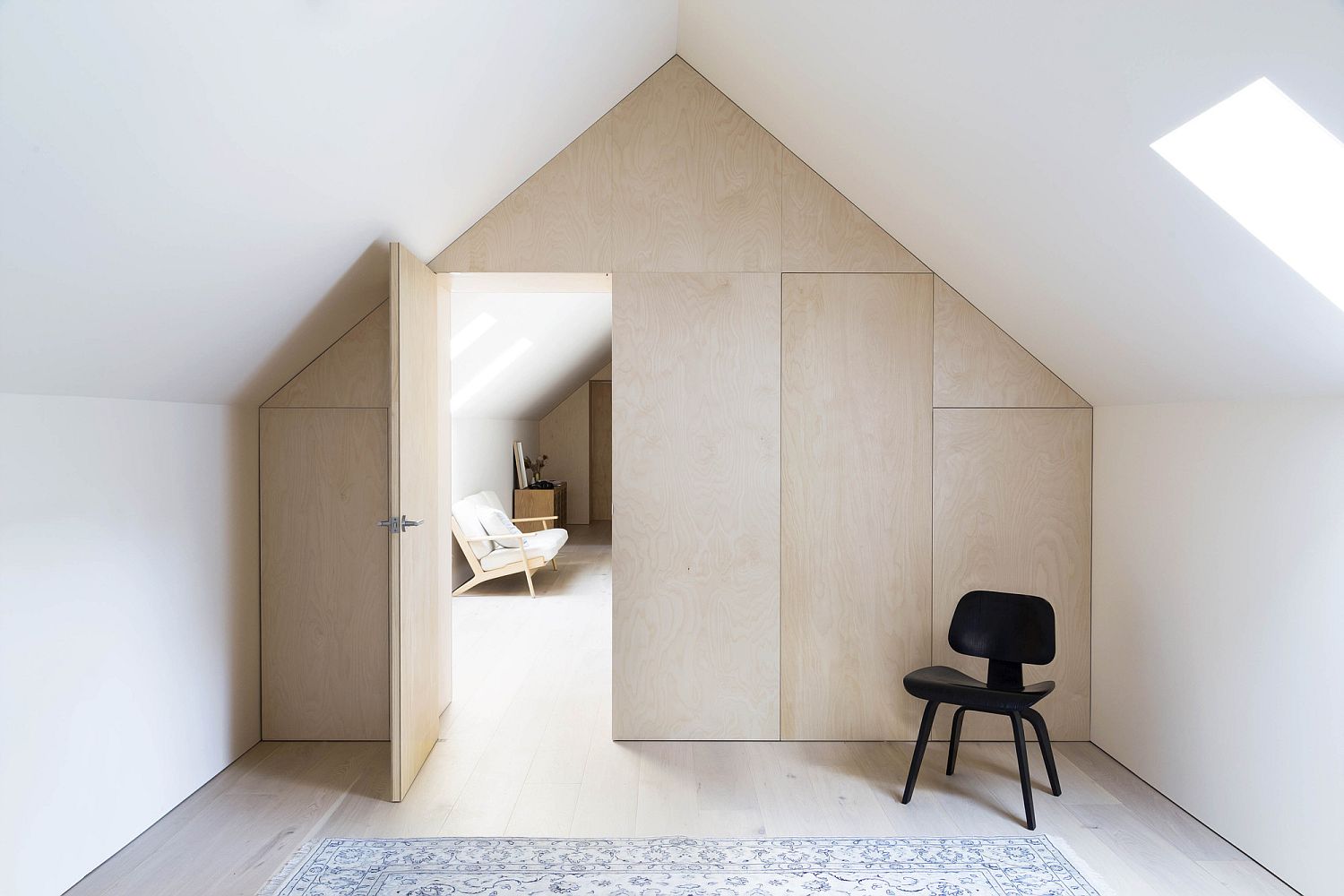 White-and-wood-minimal-interior-of-Sydney’s-Blue-Mountains