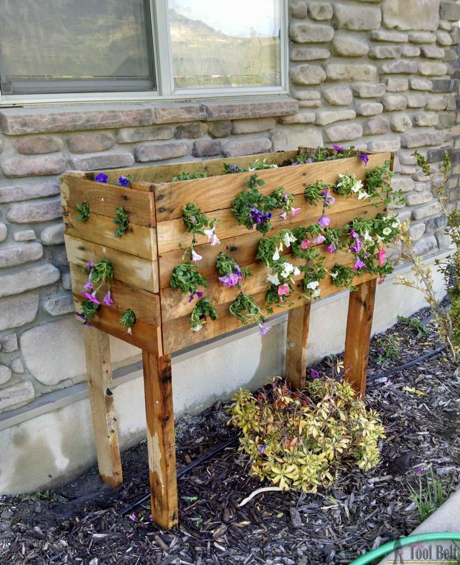 Cascading pallet DIY flower planter idea