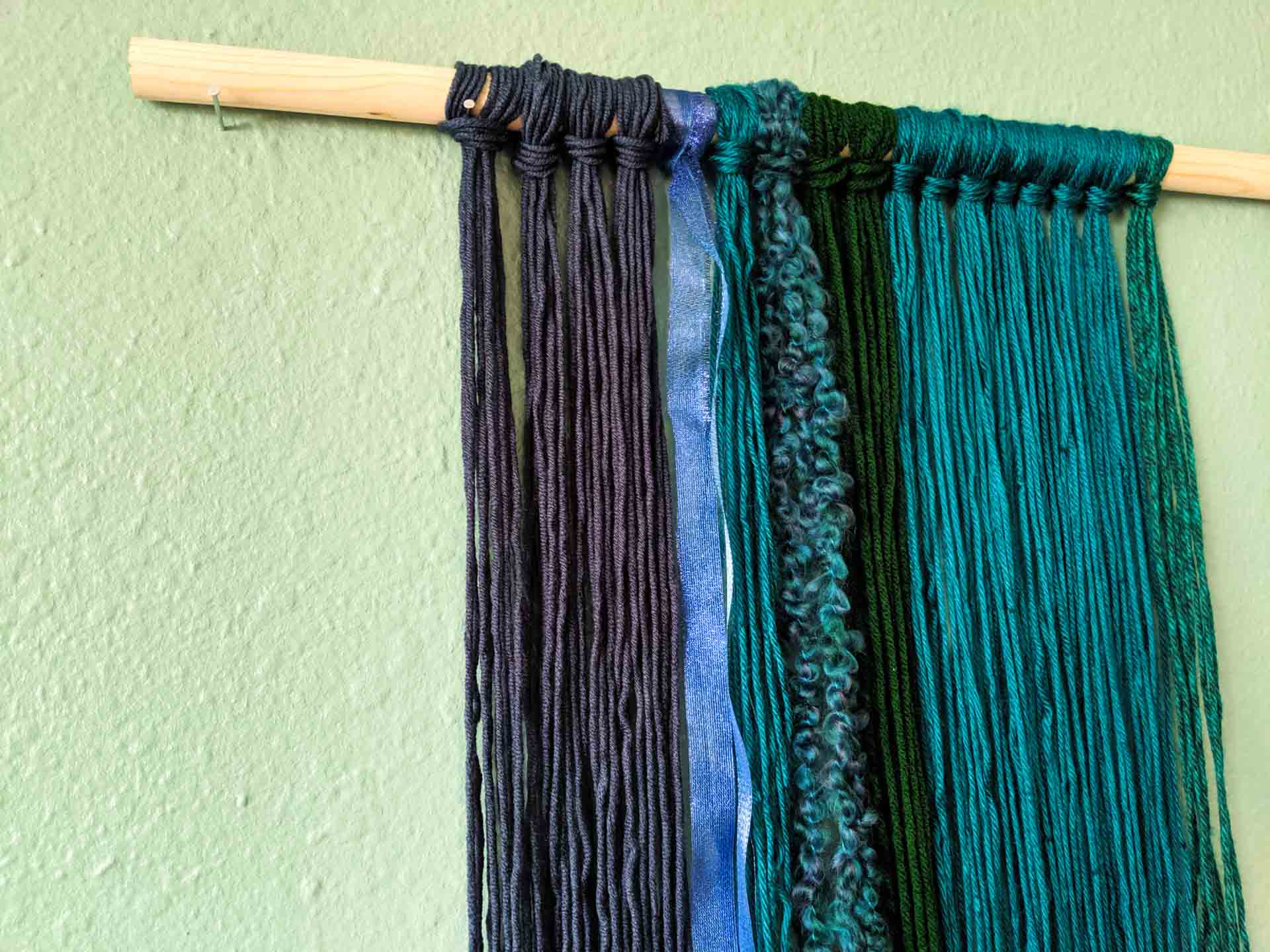 Continue-adding-yarn-to-the-wall-hanging