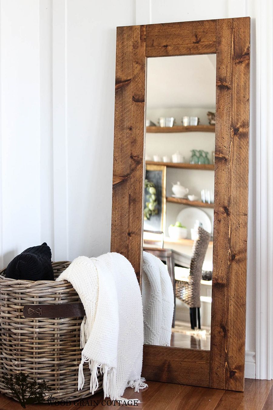 Gorgeous DIY wood mirror frame with modern farmhouse style