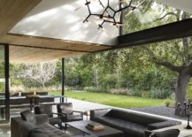 Open-plan-design-of-the-Palo-Alto-house-blurs-traditional-indoor-outdoor-lines-217x155