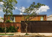 Private-street-facade-of-the-Sao-Paulo-Residence-in-wood-and-steel-217x155