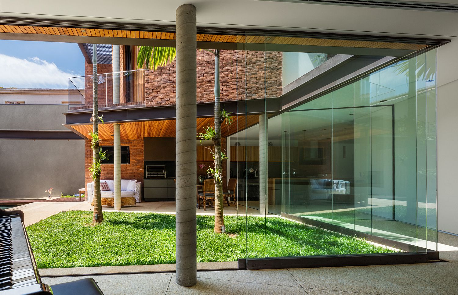 Sliding glass doors connect the open lower level with the central courtyard