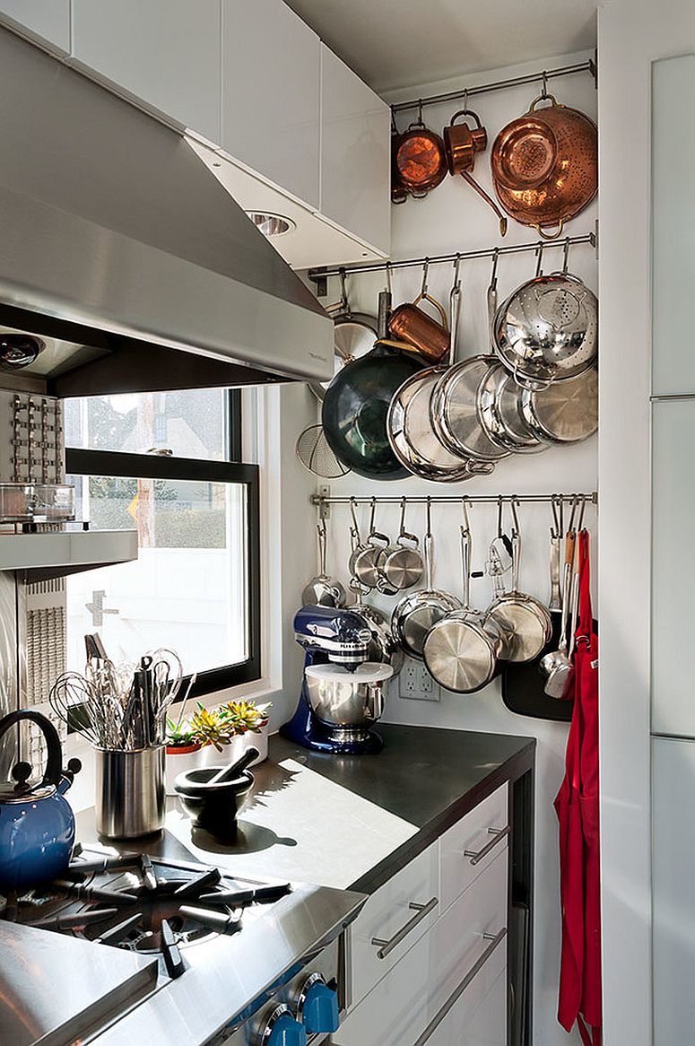 Smart arrangement of pots and pans in the ultra-tiny kitchen