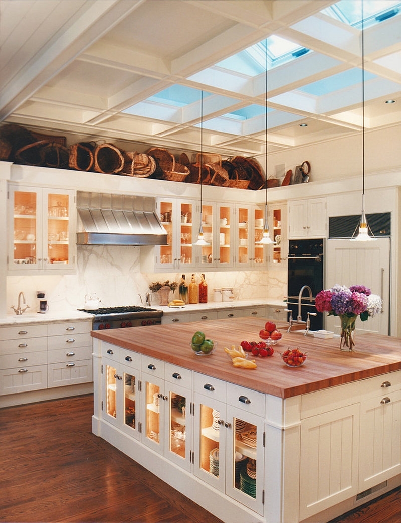 Smart ceiling design brings light to the traditional kitchen in white