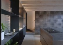 Smart-way-to-delineate-the-kitchen-from-the-entrance-without-blocking-light-217x155