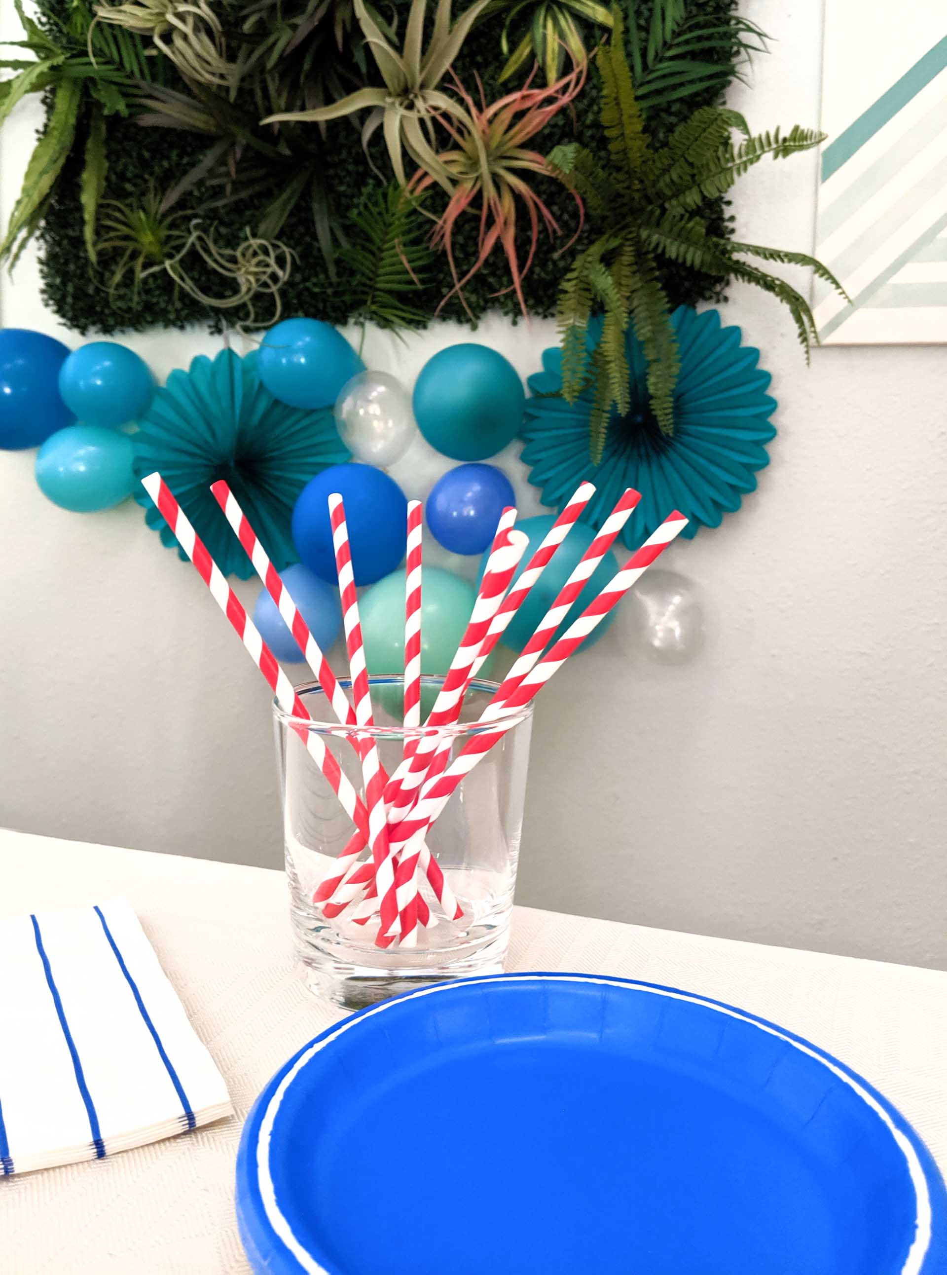 Striped paper party straws