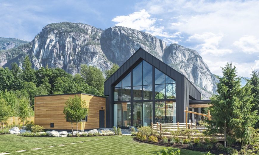 Sea and Sky Discovery Centre: Imposing Gable Roof and Spectacular Scenery