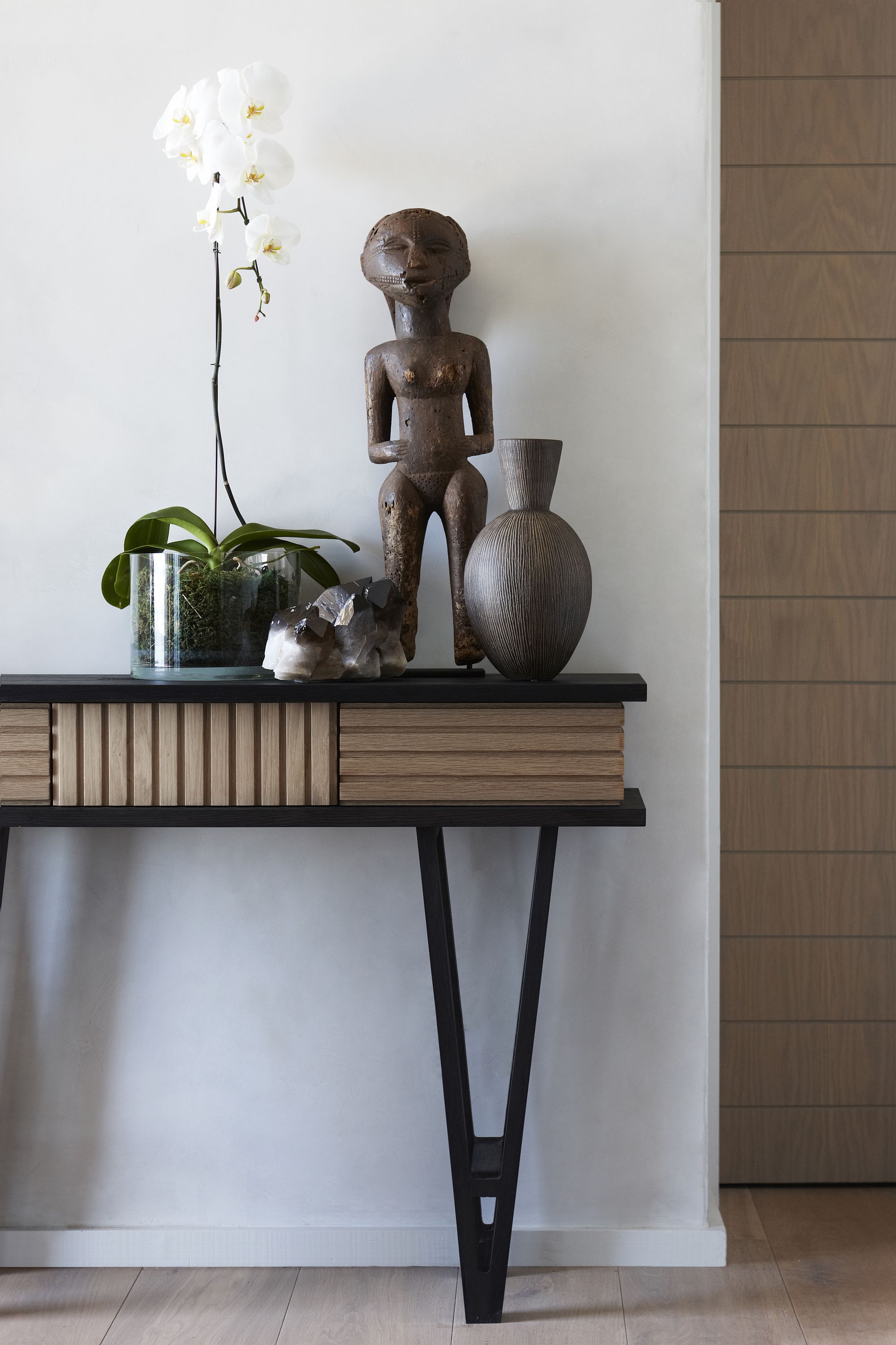 Traditional-African-design-finds-new-expression-in-the-minimal-backdrop
