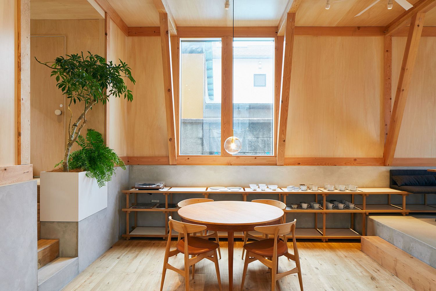 Cafe and home rolled into one in Japan