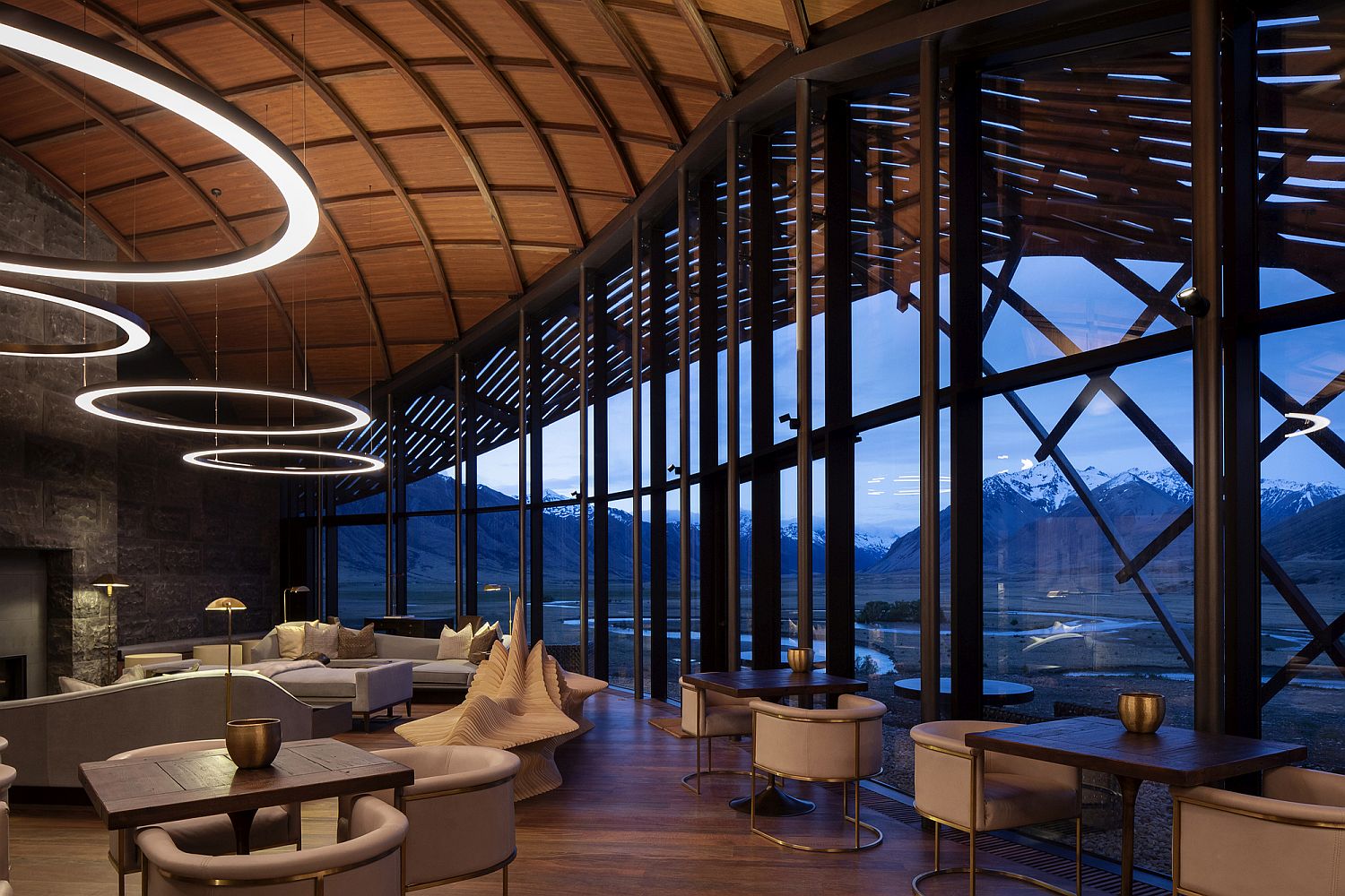 Expansive and eco-friendly Lindis Lodge in New Zealand