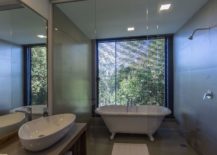Luxurious-bathroom-of-the-Puruna-Cabin-217x155