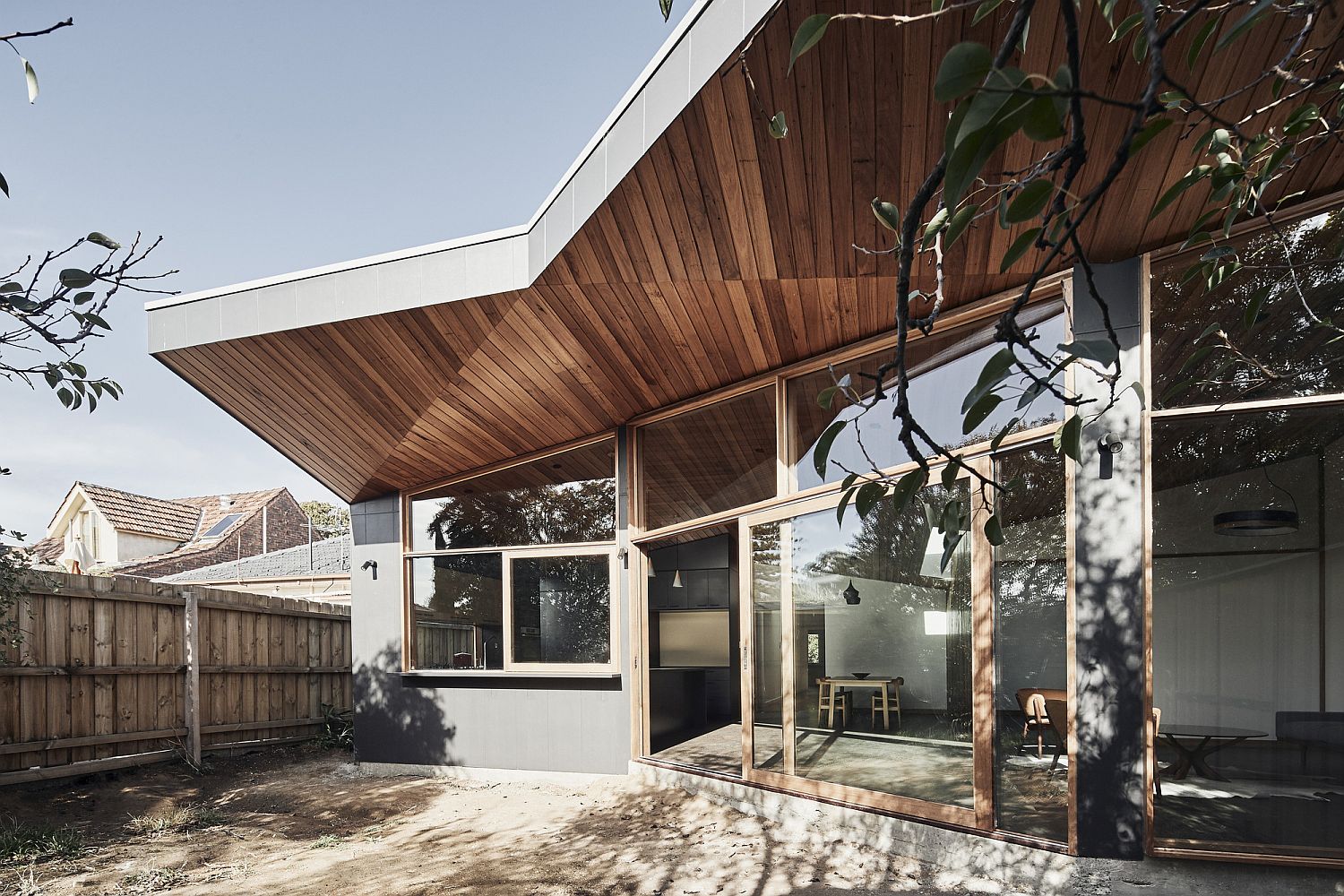 Sculptural-design-of-the-ceiling-gives-the-rear-facade-a-unique-look