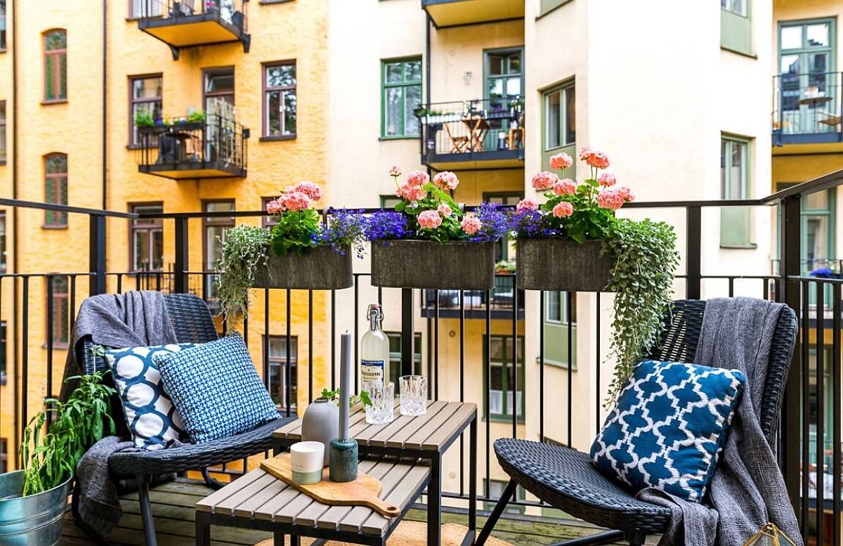 Another beautiful small balcony decorating idea from the city of Stockholm