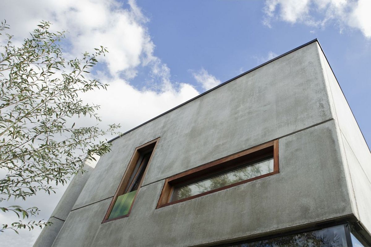 Concrete top level of the home with minimal contemporary appeal